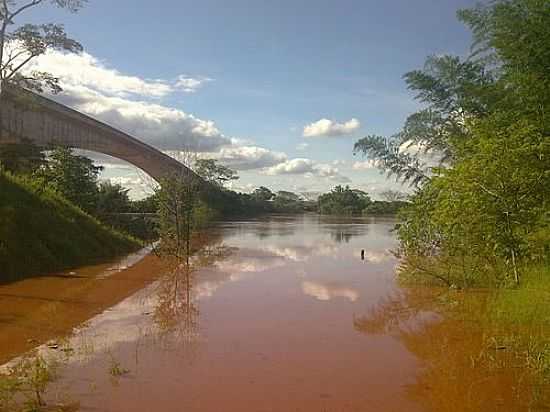CHEIA RIO IVA EM TAPIRA-FOTO:CARLOSISSAMU - TAPIRA - PR