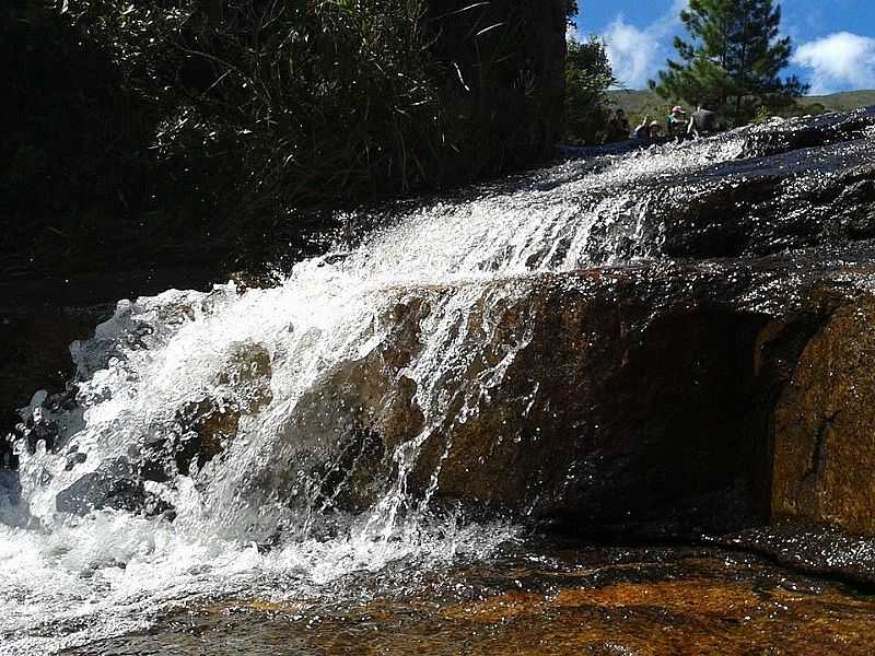 TIJUCAS DO SUL-PR-CACHOEIRA NA SERRA DO ARAATUBA-FOTO:ADILSON DE SOUZA - TIJUCAS DO SUL - PR