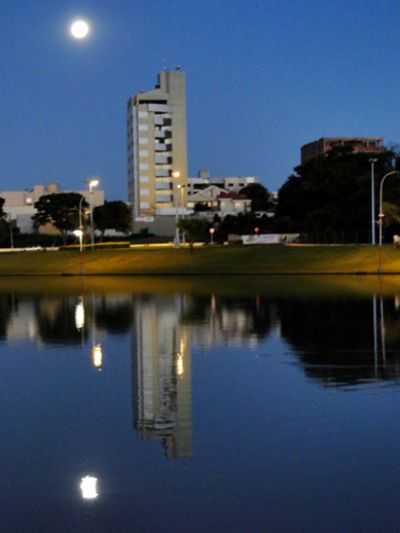 LAGO MUNICIPAL, POR RICARDO MERCADANTE - TOLEDO - PR