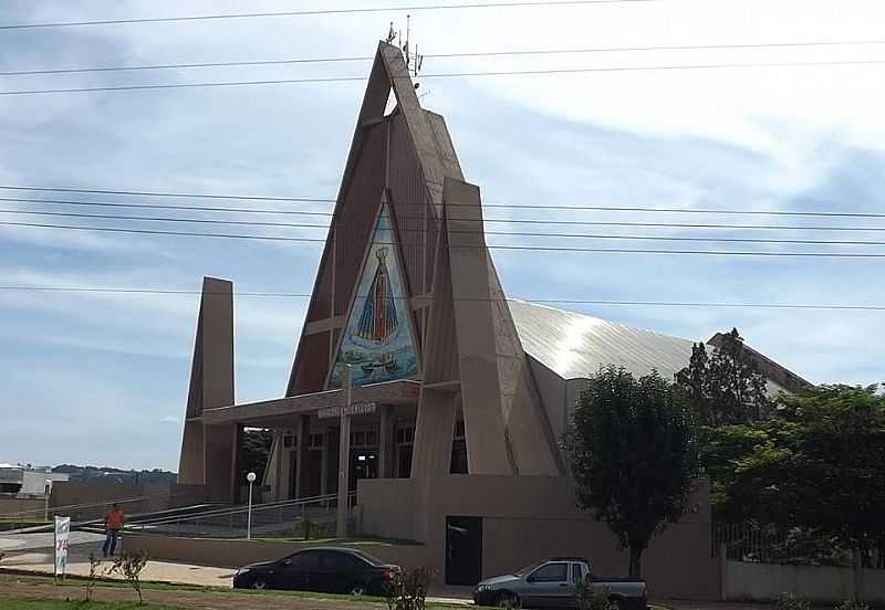 IGREJA MATRIZ DE TRS BARRAS DO PARAN (FOTO JOO CARLOS RIBEIRO). - TRS BARRAS DO PARAN - PR