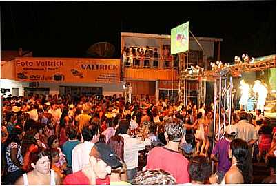 REVEILLON, POR FOTO DO REVELLON - TRS BARRAS DO PARAN - PR