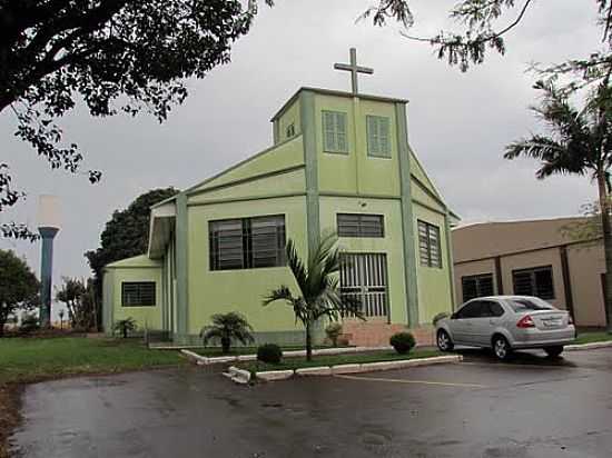 IGREJA EM TRS BOCAS-FOTO:RICARDO MERCADANTE - TRS BOCAS - PR