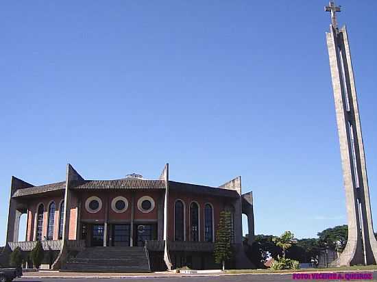 CATEDRAL DO DIVINO ESPRITO SANTO EM UMUARAMA-PR-FOTO:VICENTE A. QUEIROZ - UMUARAMA - PR