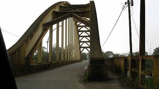 UNIO DA VITRIA-PR-ANTIGA PONTE EM ARCO-FOTO:LOIVINHO A.M.FRANA - UNIO DA VITRIA - PR