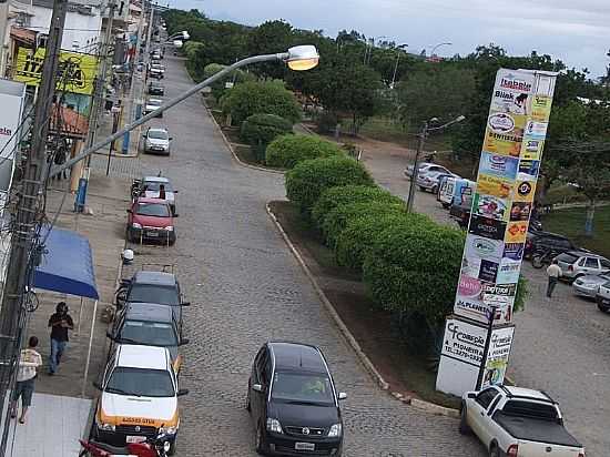 AV.MANOEL CARNEIRO NO CENTRO DE ITABELA-BA-FOTO:ERLANCOSTA - ITABELA - BA