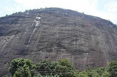 PEDRA DO PARAIBUNA POR CARLOS A MACHADO - AFONSO ARINOS - RJ