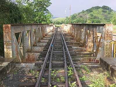 PONTE FRREA SOBRE O RIO POMBA-FOTO:KENIO VIEIRA REZENDE  - APERIB - RJ