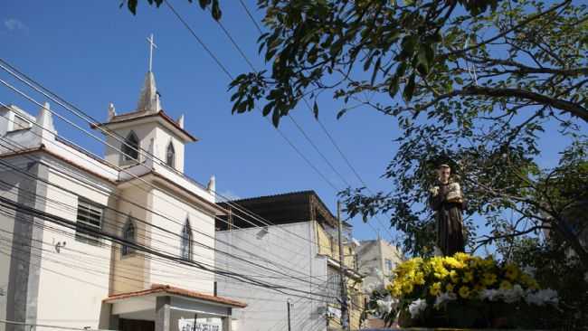 IGREJA CATLICA SANTO ANTNIO - RUA: PREFEITO IAGO JOS DE CASTRO VALRIO, N 139 - BAIRRO: OFICINAS VELHAS - CEP: 27110-470 - PARQUIA SANT ANA - BARRA DO PIRA - RJ., POR JOO CARLOS PAULINO PAIVA - BARRA DO PIRA - RJ