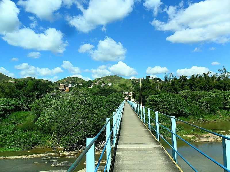 BARRA DO PIRA-RJ-PASSARELA DE PEDESTRE SOBRE O RIO PARABA-FOTO:SERGIO COUTO - BARRA DO PIRA - RJ