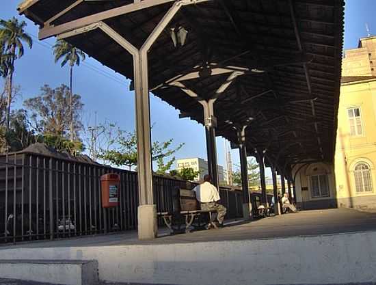 PLATAFORMA DA ESTAO FERROVIRIA DE BARRA MANSA-FOTO:ROSNGELA MARIA PERE - BARRA MANSA - RJ