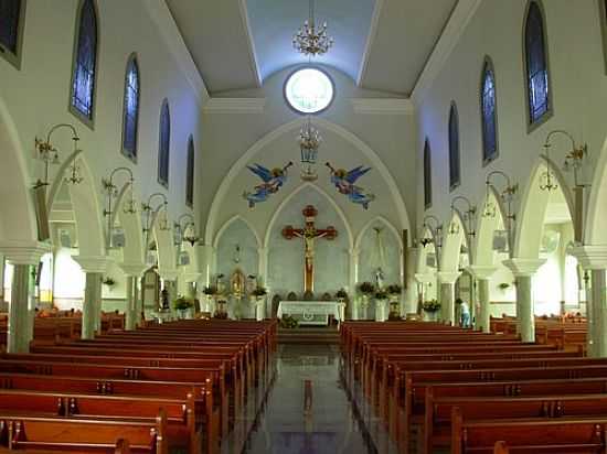 IMAGEM INTERNA DE IGREJA EM BOM JARDIM
FOTO POR KBSSA (PANORAMIO) - BOM JARDIM - RJ