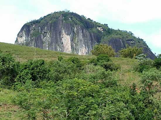 PEDRA DO COLGIO EM CACHOEIRAS DE MACACU-FOTO:JESSEB - CACHOEIRAS DE MACACU - RJ