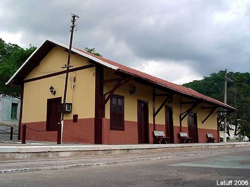 CAMBUCI-RJ-ESTAO FERROVIRIA EM 2006-FOTO:CARLOS LATUFF - CAMBUCI - RJ