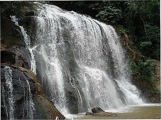 CACHOEIRA FOTO POR JEFERSON VASCONCELLOS (PANORAMIO) - CAMBUCI - RJ