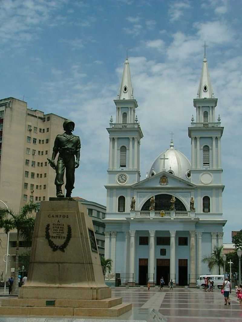 CAMPOS DOS GOYTACAZES-RJ-MONUMENTO AOS EXPEDICIONRIOS NA PRAA SO SALVADOR-FOTO:LUIZ ALBERTO MARON VIEIRA - CAMPOS DOS GOYTACAZES - RJ