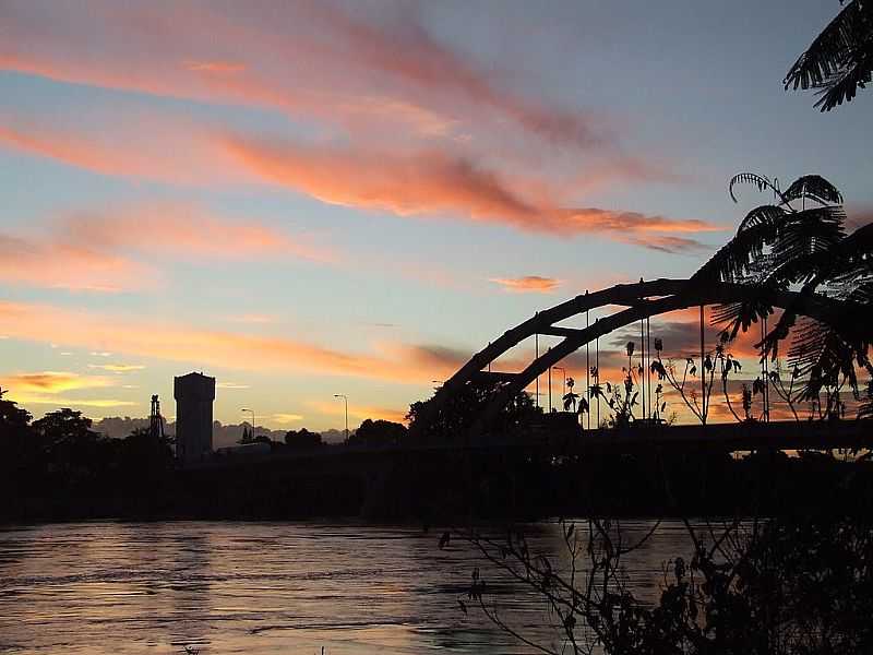 CAMPOS DOS GOYTACAZES-RJ-PR DO SOL NA PONTE GENERAL DUTRA-FOTO:LUS SANTANA - CAMPOS DOS GOYTACAZES - RJ