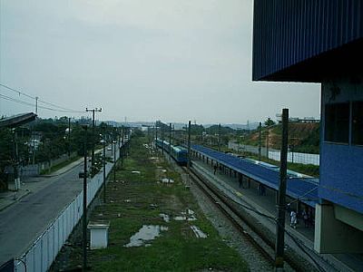 ESTAO FERROVIRIA
 POR LUIZ AUGUSTO BARROSO  - CAMPOS ELSEOS - RJ