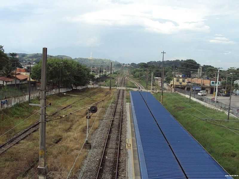 CAMPOS ELSEOS-RJ-PLATAFORMA DA ESTAO EM 2010-FOTO:JULIO C. SILVA - CAMPOS ELSEOS - RJ