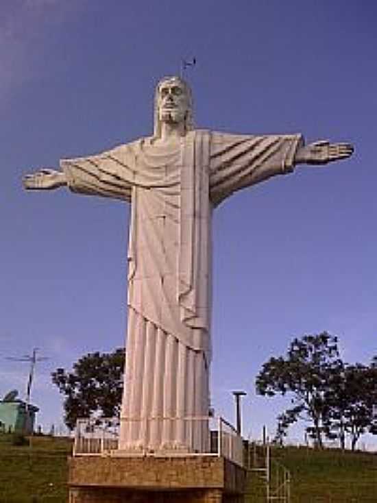 IMAGEM DO CRISTO REDENTOR NO MIRANTE EM CARDOSO MOREIRA-FOTO:HERINELSON - CARDOSO MOREIRA - RJ