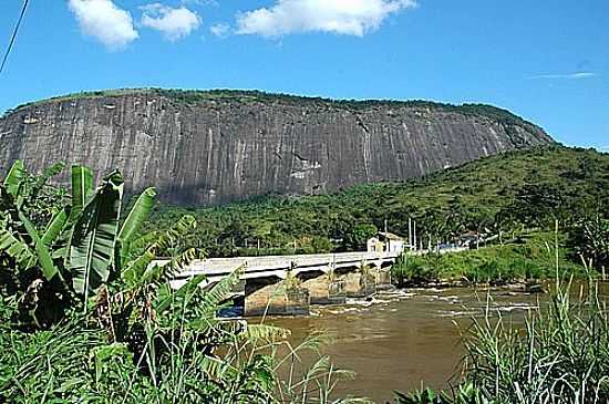 PEDRA E RIO PARAIBUNA EM COMENDADOR LEVY GASPARIAN-FOTO:AELSON FARIA AMARAL - COMENDADOR LEVY GASPARIAN - RJ