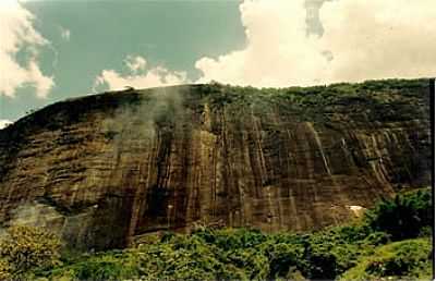 PEDRA DE PARAIBUNA, FOTO POR PREFEITURA DE COMENDADOR LEVY GASPARIAN. - COMENDADOR LEVY GASPARIAN - RJ