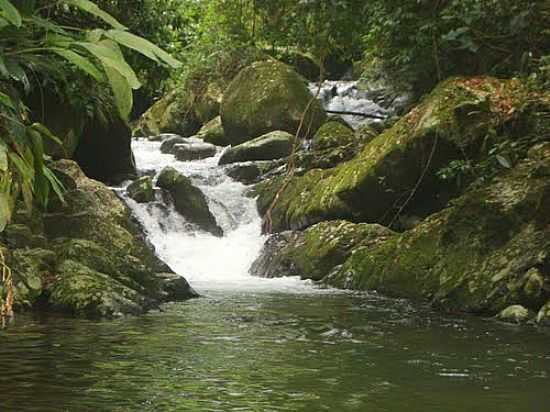 CACHOEIRA POO ENCANTADO FOTO POR LAERSO JUNIOR  - CONCEIO DE JACARE - RJ