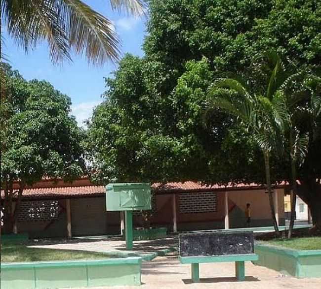 PRAA PRINCIPAL DA CIDADE, POR MANUEL ANTNIO P DE CARVALHO - ITAGUAU DA BAHIA - BA