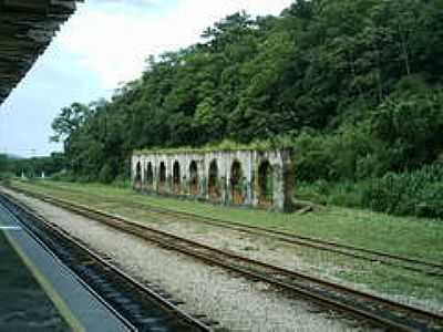RUINAS DA ESTAO FERROVIRIA-FOTO:LUIZ AUGUSTO BARROSO  - INHOMIRIM - RJ