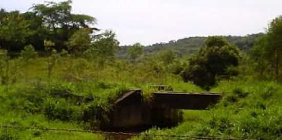 IPIBA-RJ-PONTE FERROVIRIA NA ESTRADA DE IPIBA  SO GONALO-FOTO:MARACOPI - IPIIBA - RJ