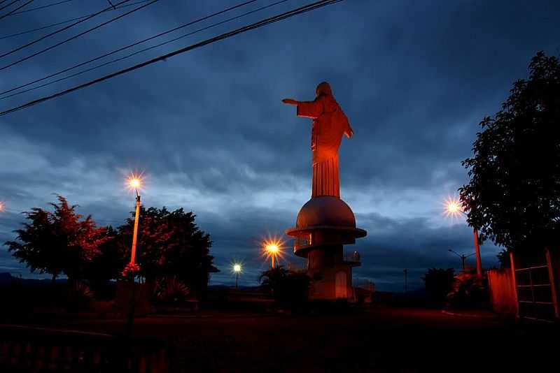 ITAPERUNA-RJ-VISTA NOTURNA DO CRISTO REDENTOR-FOTO:SGTRANGEL - ITAPERUNA - RJ