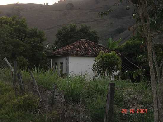 LARANJAIS-RJ-ANTIGA ESCOLA NA FAZENDA PALMITAL-FOTO:UBIRATAM C DE PAULA - LARANJAIS - RJ