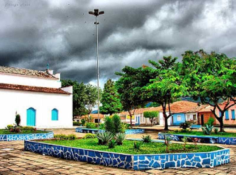 PRAA PRINCIPAL DA VILA - ITATU - BA
