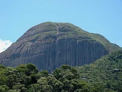 PEDRA RISCADA EM LUMIAR, POR OSMAR CASTRO - LUMIAR - RJ