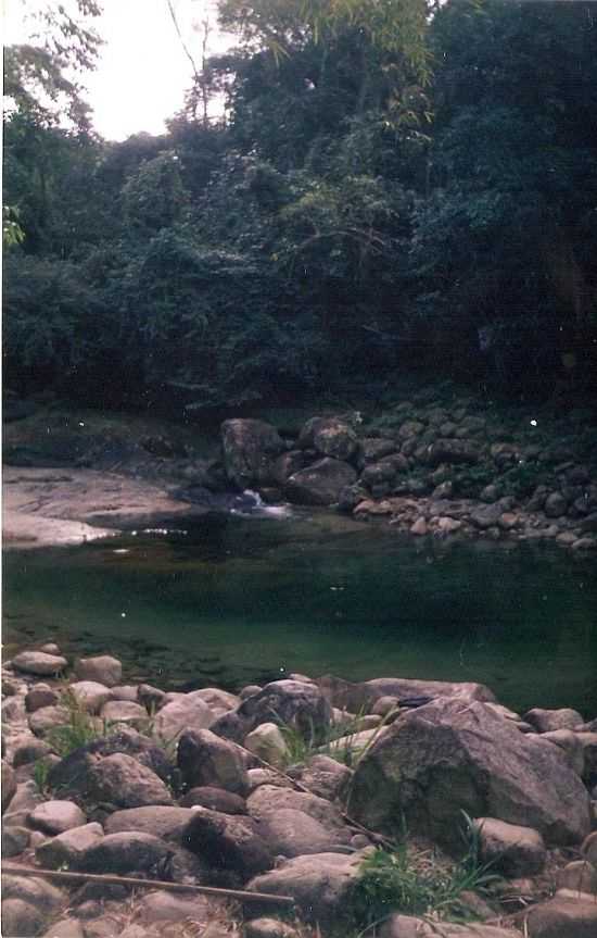 CACHOEIRA DE SANTO ALEIXO EM MAG, POR FLVIA  - MAG - RJ