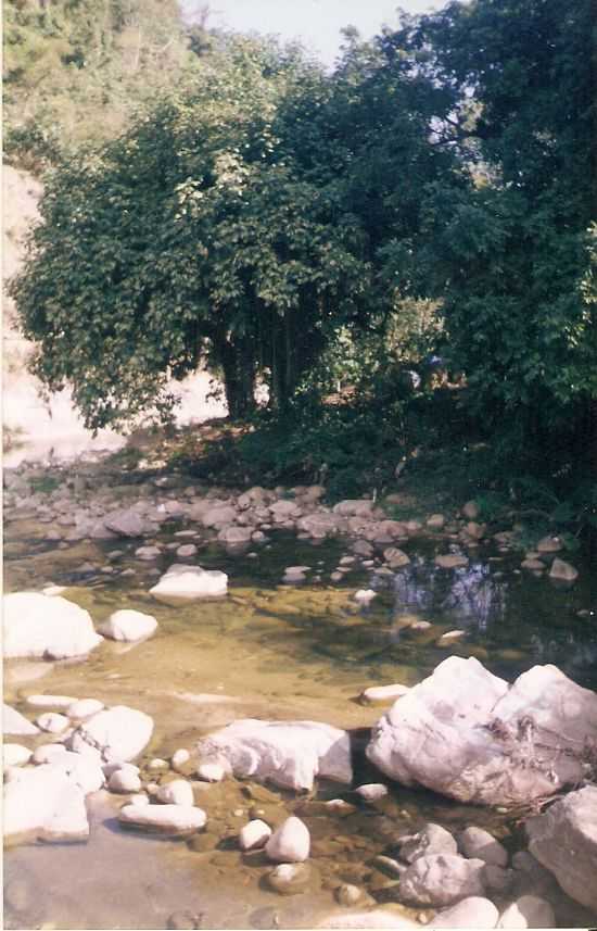 CACHOEIRA DE SANTO ALEIXO EM MAG, POR FLVIA  - MAG - RJ