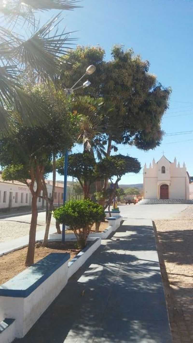 IGREJA CATLICA DE ITAJUBAQUARA, POR ELIEZER A. SILVA - ITAJUBAQUARA - BA