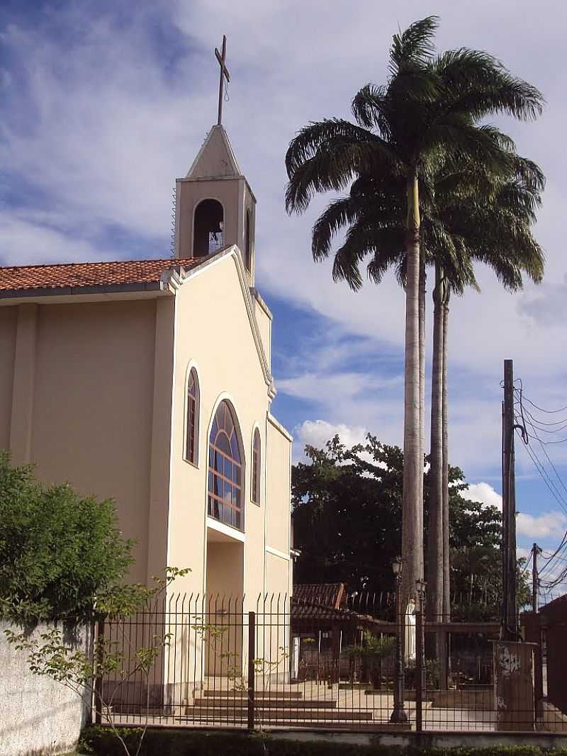 PAPUCAIA-RJ-PARQUIA DE N.SRA.DE FTIMA-FOTO:OLIVER MEE - PAPUCAIA - RJ