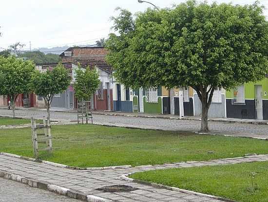 ITAJUPE-BA-CASARIO NA AVENIDA PITANGUEIRAS-FOTO:TENNYSON.FREITAS - ITAJUPE - BA