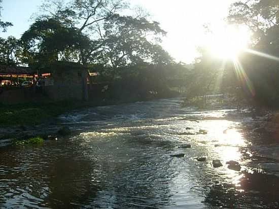 RIO POMBA EM PARAOQUENA-FOTO:RODINLIO - PARAOQUENA - RJ