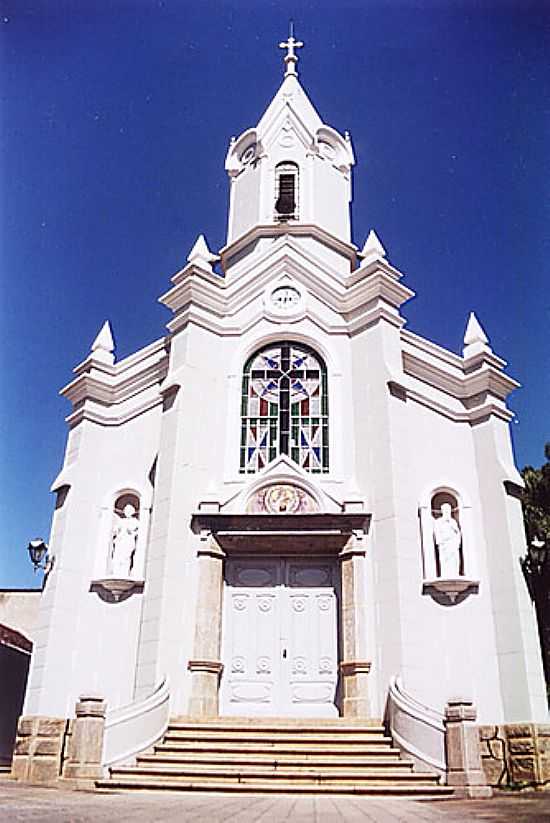 IGREJA DE SANTA TEREZINHA EM PARAPENA-FOTO:FELIPE GOOGLE - PARAPENA - RJ