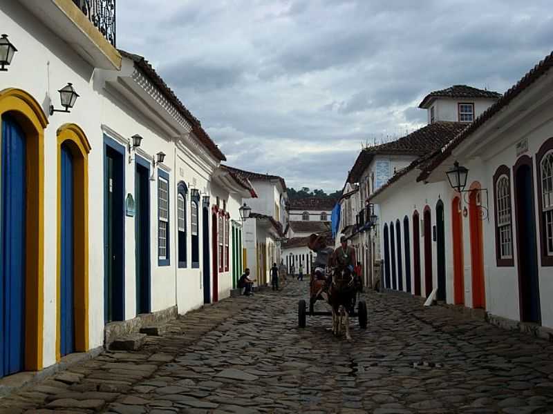 PARATY-RJ-CASARIO E CHARRETE-FOTO:AVIASALES.RU - PARATY - RJ