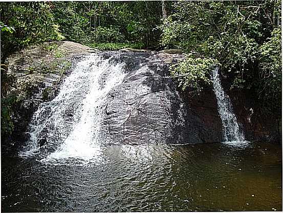 CACHOEIRA EM PENEDO-FOTO:PLNIO FOLEGO - PENEDO - RJ