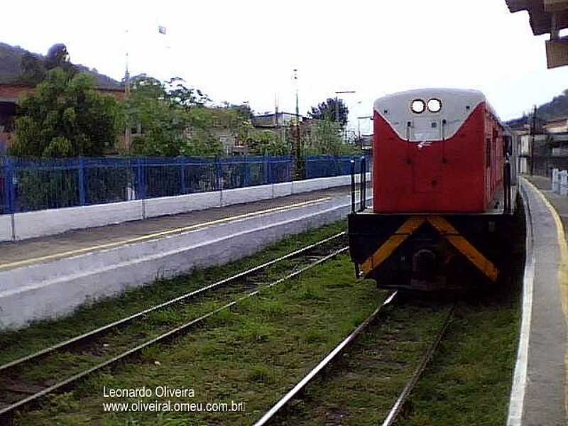 PIABET-RJ-LOCOMOTIVA NA ESTAO-FOTO:LEONARDO S. OLIVEIRA - PIABET - RJ