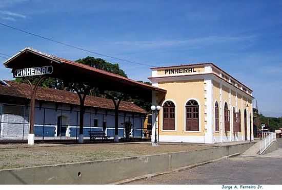 ESTAO FERROVIRIA-FOTO:JORGE A. FERREIRA JR - PINHEIRAL - RJ