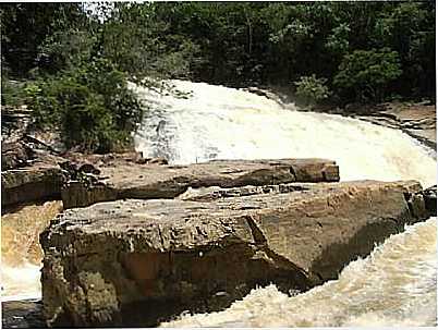 CACHOEIRA DO RIO ANG, POR MARILENE ASSIS - PORTO VELHO DO CUNHA - RJ