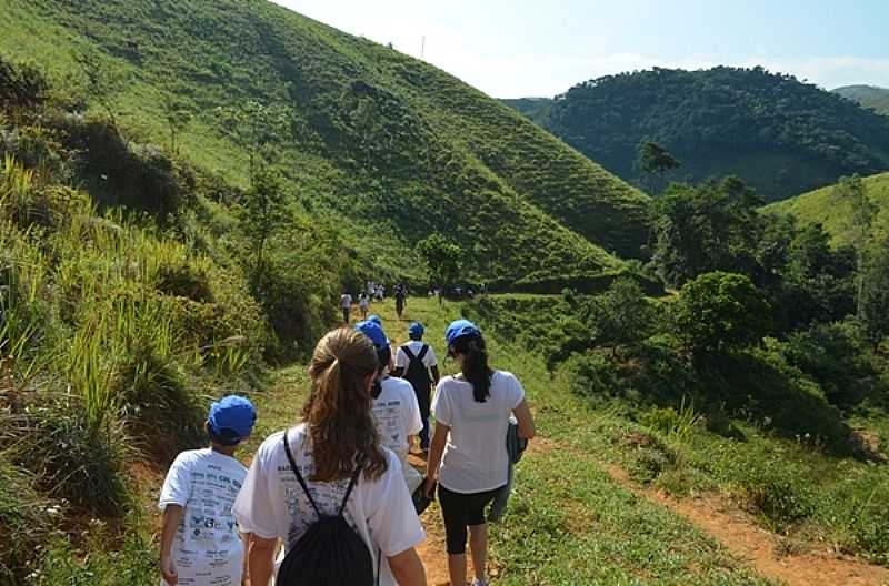 TRILHAS E ECOTURISMO - QUATIS - RJ