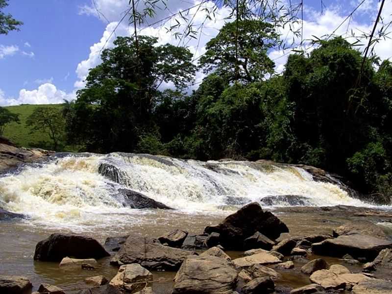 CACHOEIRAS EM QUATIS - RJ - QUATIS - RJ