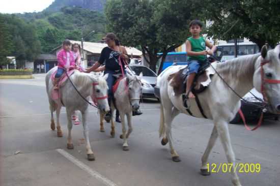 O PASSEIO A CAVALO  ATRAO, POR ZEMARIA  DA  NETINHA - RAPOSO - RJ