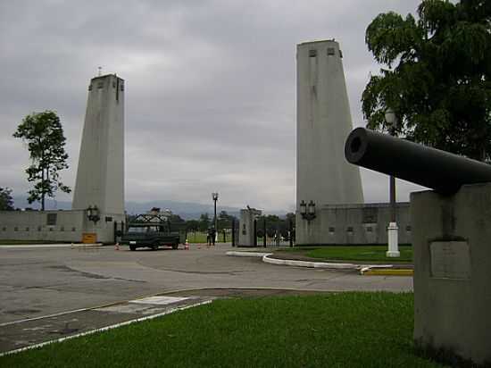 PORTO MONUMENTAL - AMAN FOTO POR COLYMPIO (PANORAMIO) - RESENDE - RJ