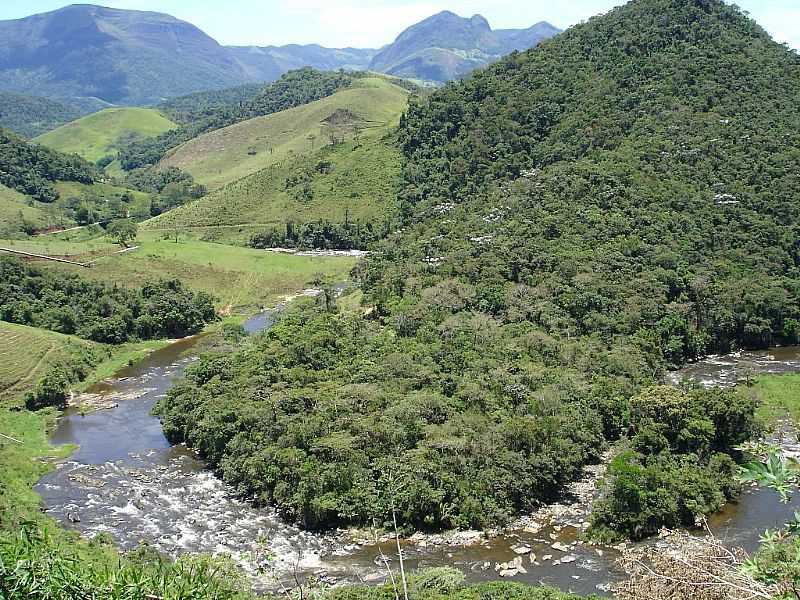 RIO CLARO-RJ-CORREDEIRA NA SERRA DAS CANOAS-FOTO:PAULO ROBERTO DE CARVALHO - RIO CLARO - RJ